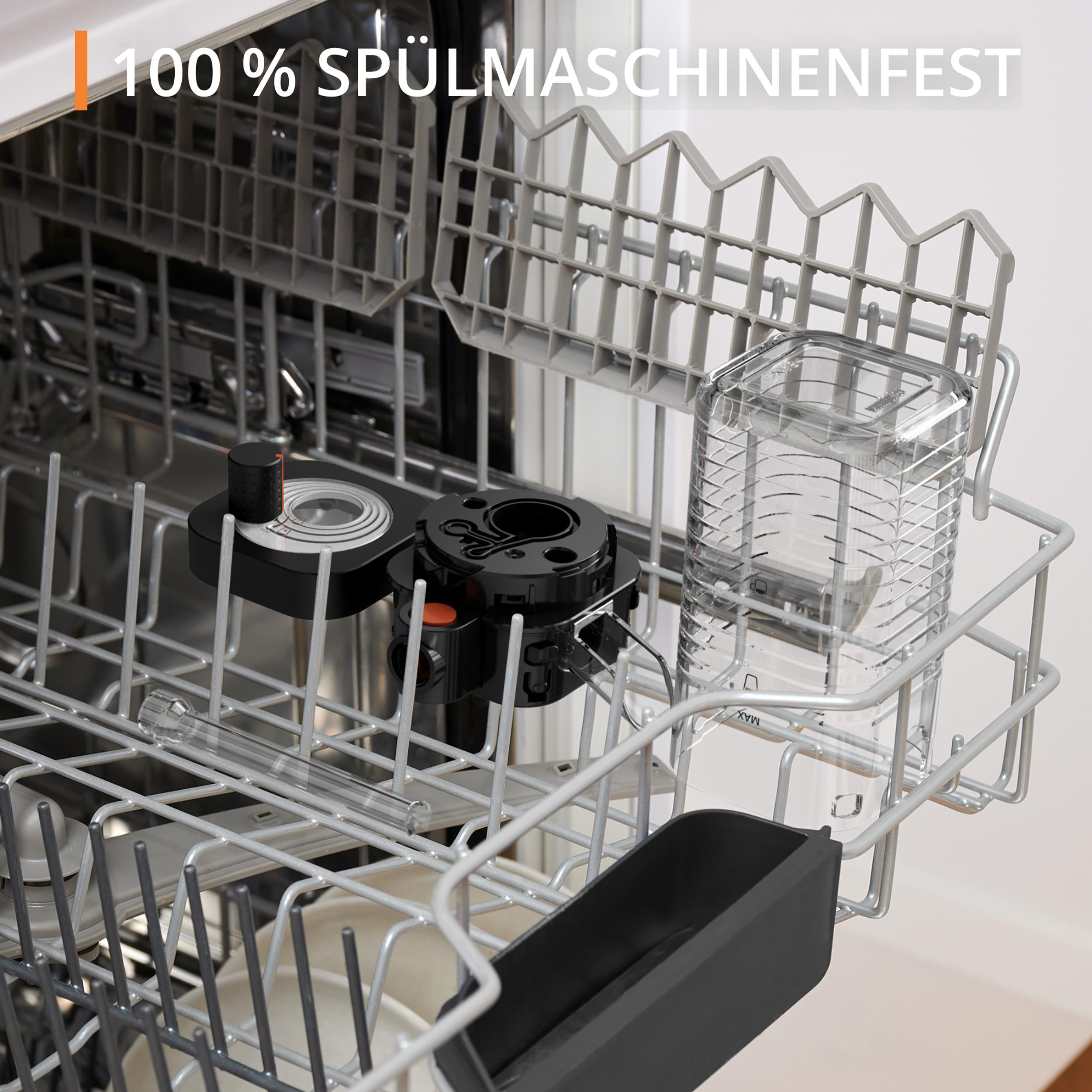 Geschirrspüler-Innenraum mit Gestellen und einem schwarzen Objekt. Text: 100% spülmaschinenfest.