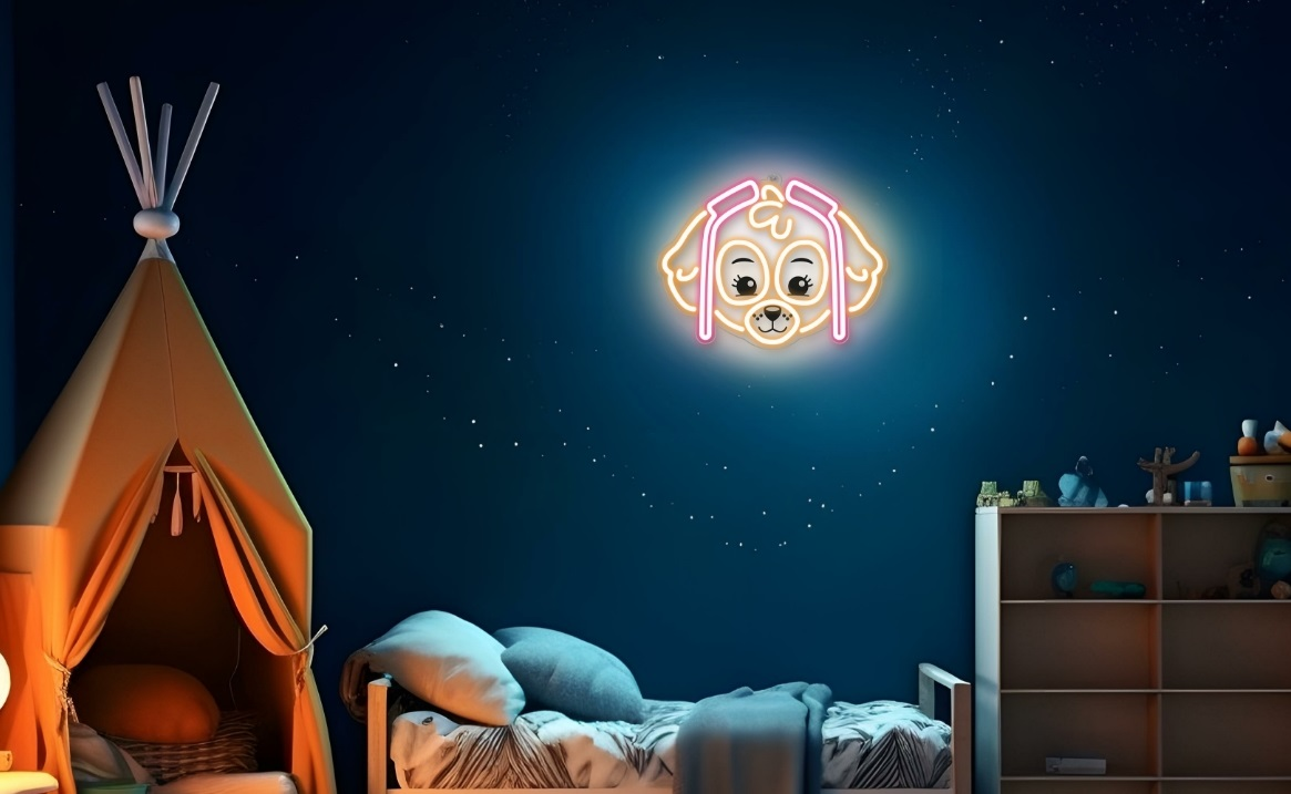 Neonowa lampa z głową psa na niebieskiej ścianie, z namiotem i łóżkiem.