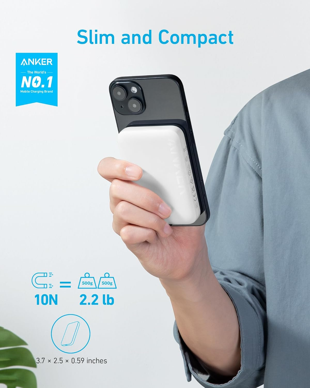 Bir kişi, beyaz bir güç bankası takılı siyah bir akıllı telefon tutuyor. Metinler manyetik gücü ve ağırlığı gösteriyor.
