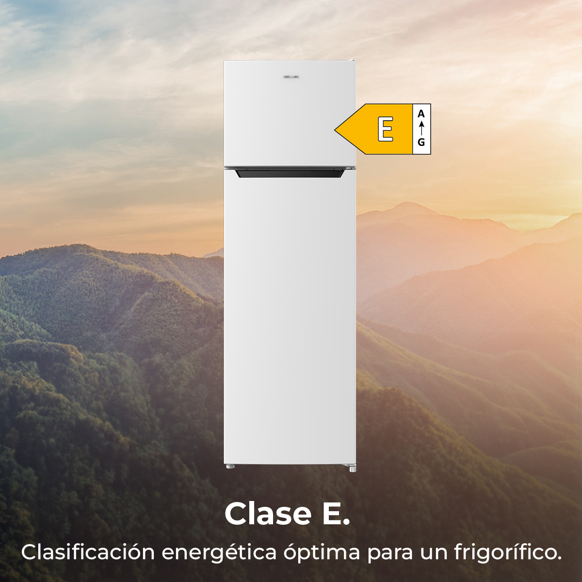 Un refrigerador blanco con una etiqueta de eficiencia energética, contra un atardecer.
