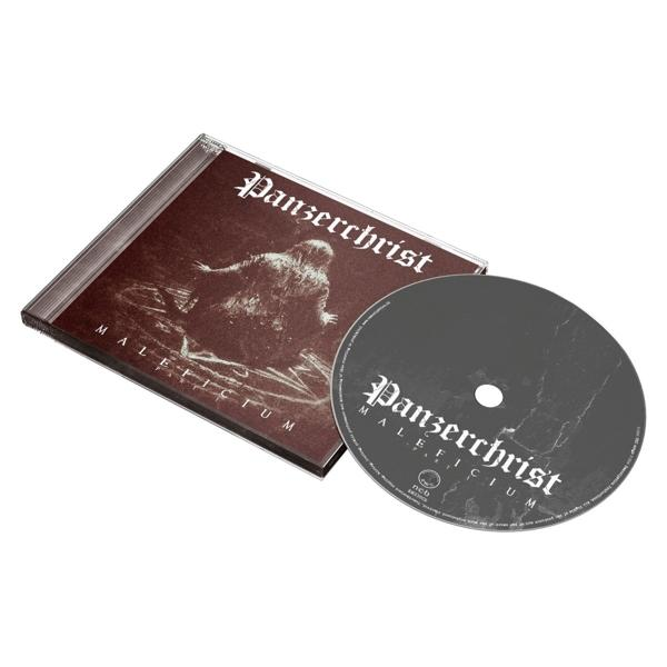 CD-Hülle und -Disc der Band Panzerchrist. Die Hülle hat ein dunkles Bild.