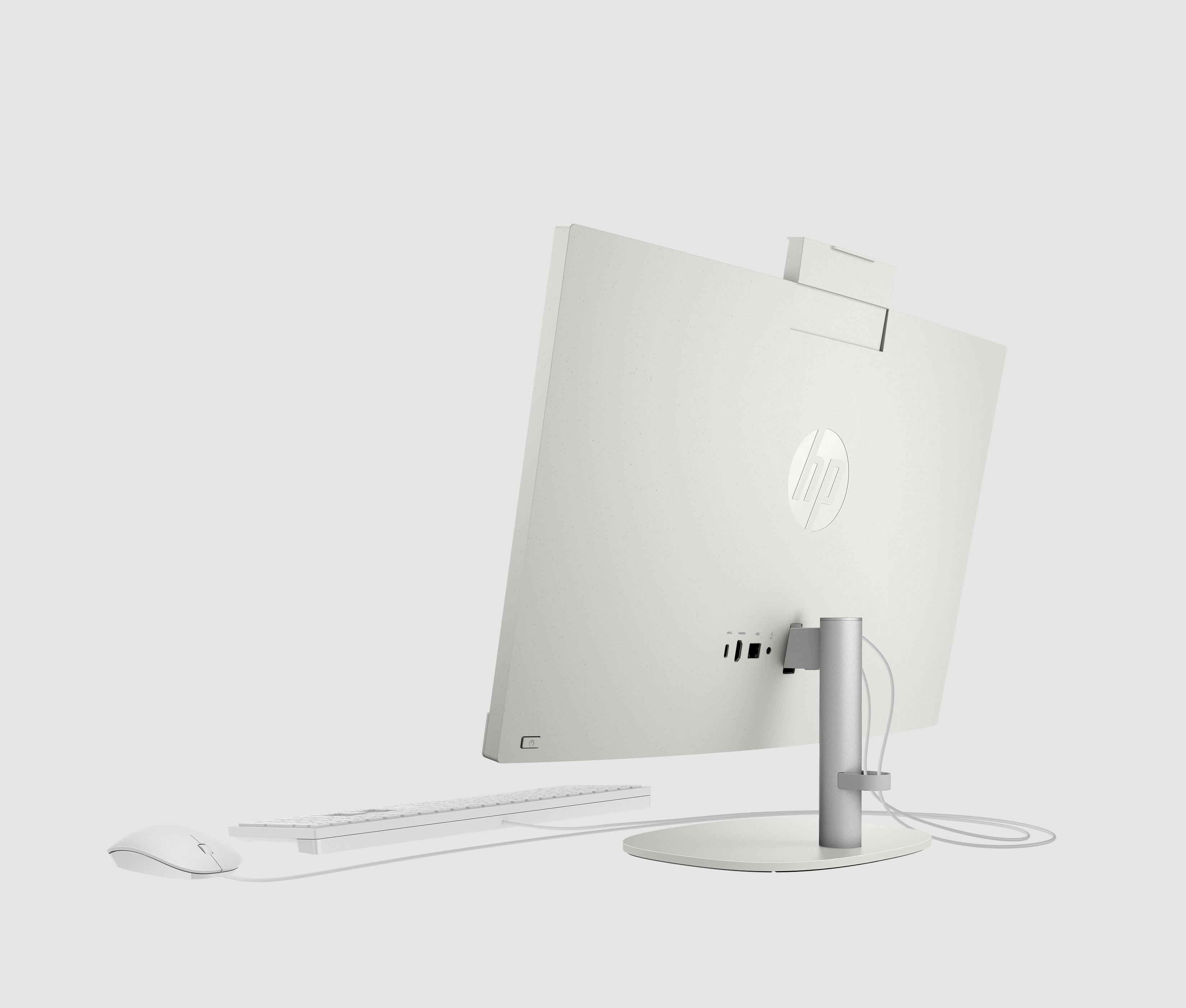 Ein weißer HP All-in-One-Computer von hinten, mit Tastatur und Maus auf hellem Hintergrund.