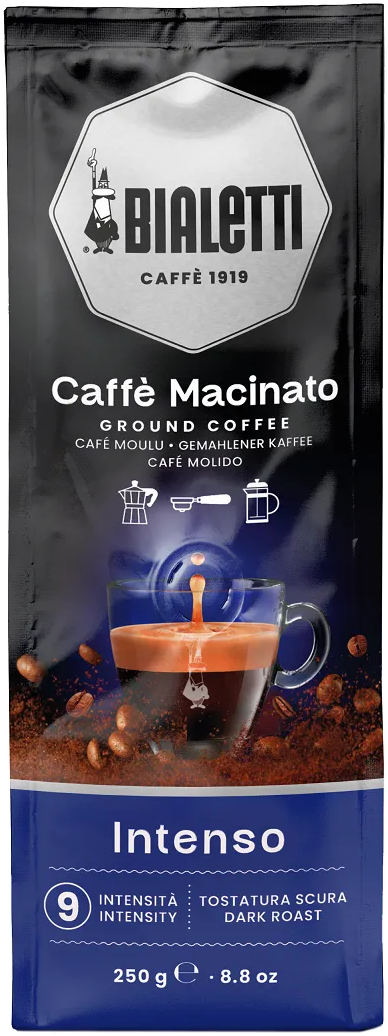 Kávézacskó Bialetti logóval, kávéscsésze és kávébab.