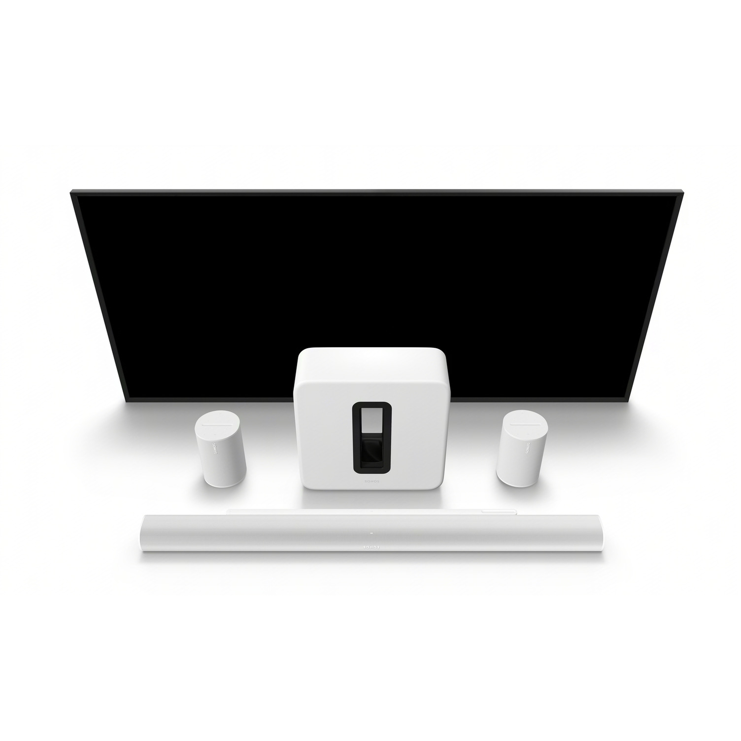Home theater setup: een tv, soundbar, subwoofer en twee speakers, allemaal wit.