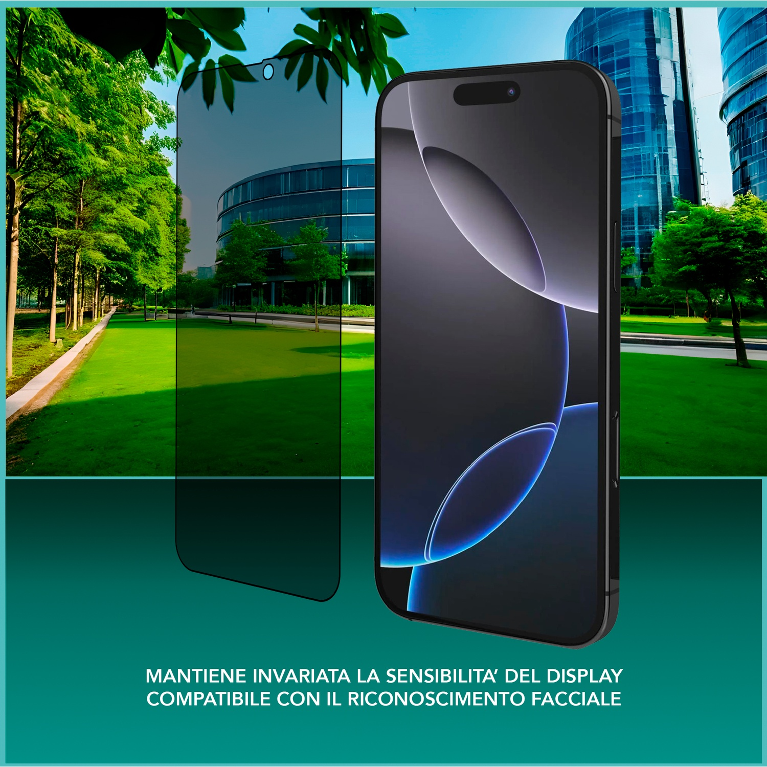 Uno smartphone con protezione schermo è mostrato all'aperto vicino a un edificio.