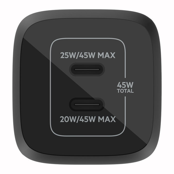 Un adaptador de corriente negro con dos puertos USB-C y especificaciones impresas.