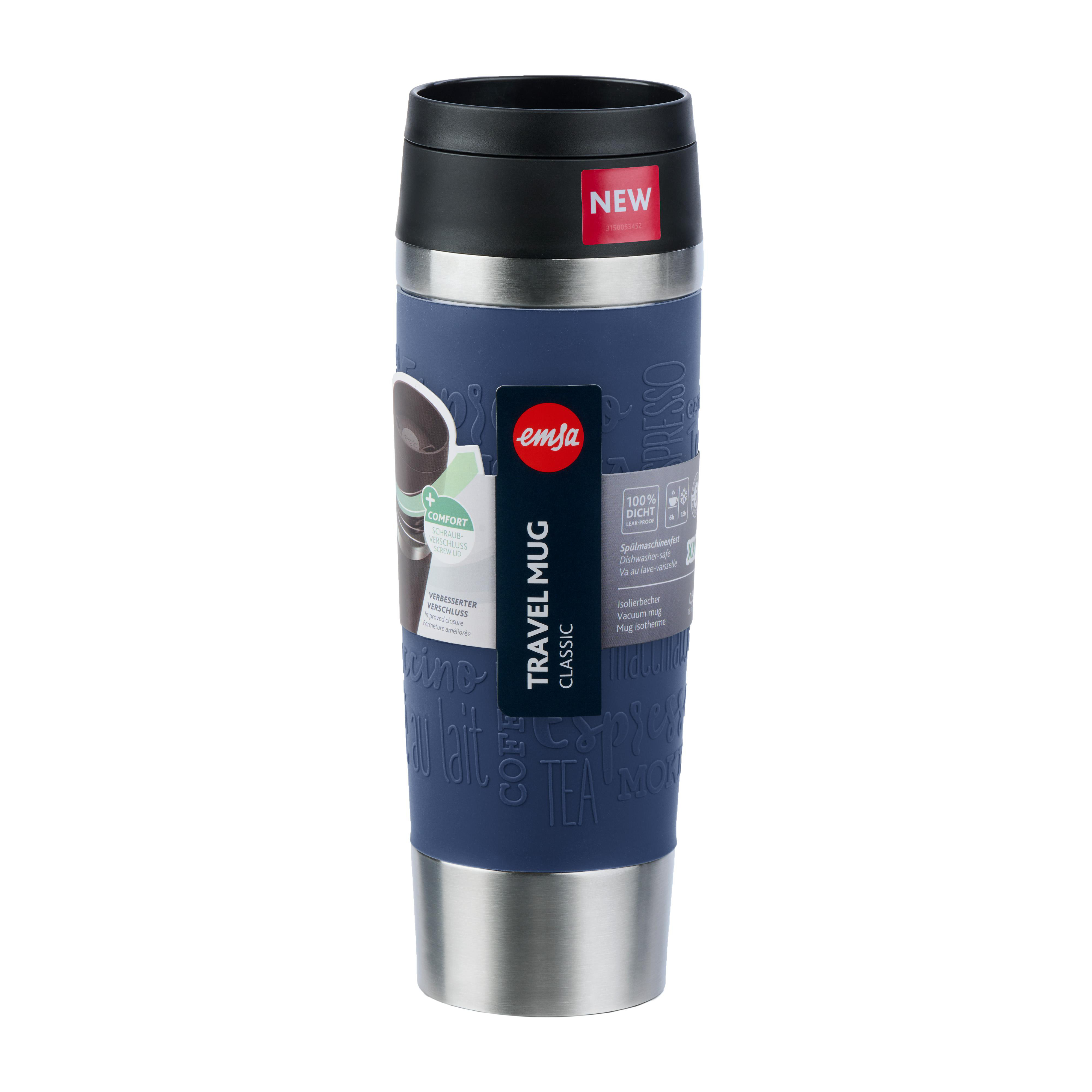 Ein blauer Reisebecher mit schwarzem Deckel und Edelstahlboden wird gezeigt.