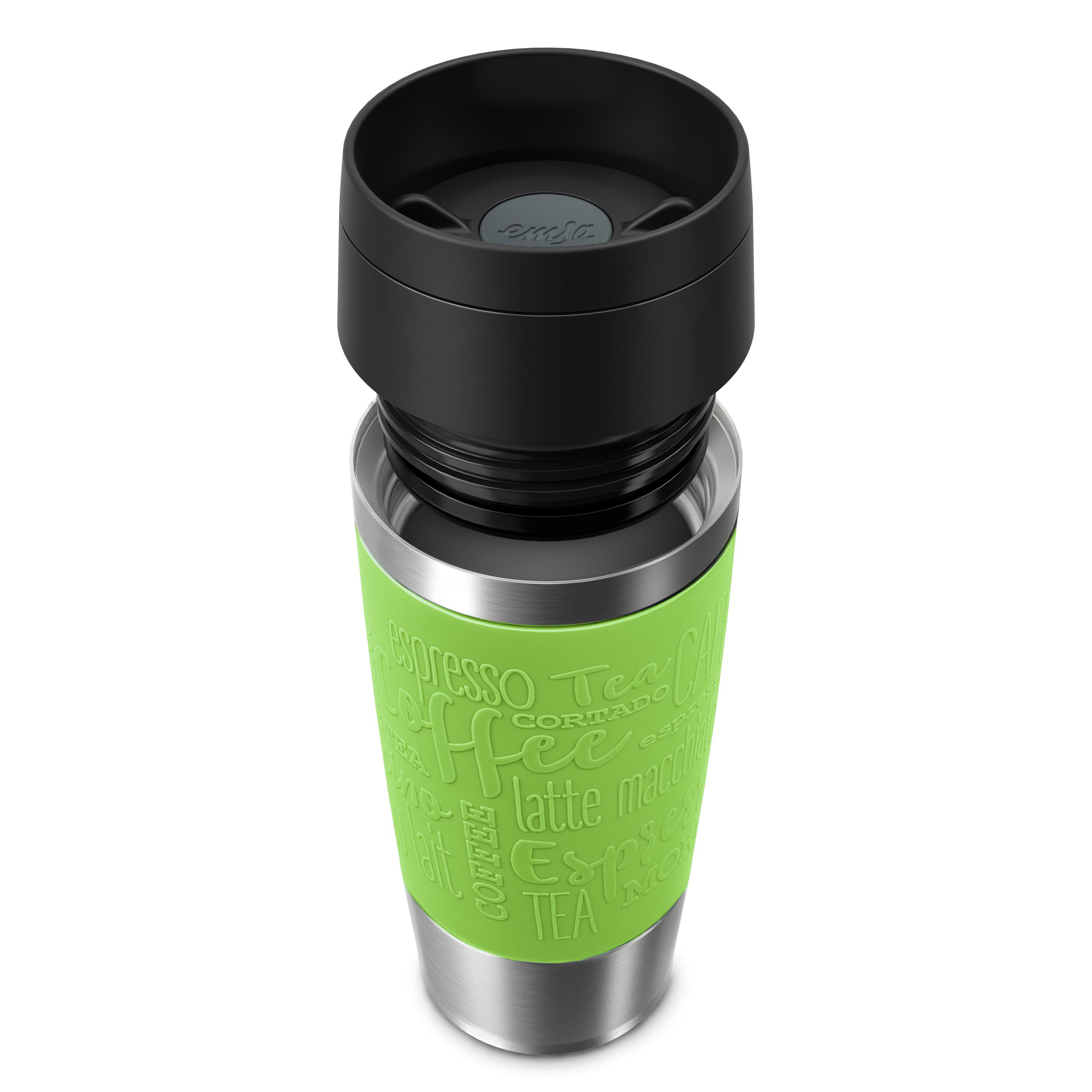 Ein grüner Kaffee-Reisebecher mit schwarzem Deckel und Kaffeetext.