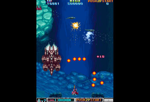 Vertikales Shooter-Spiel, Raumschiff unten, Feinde und Explosionen in blauem Hintergrund.