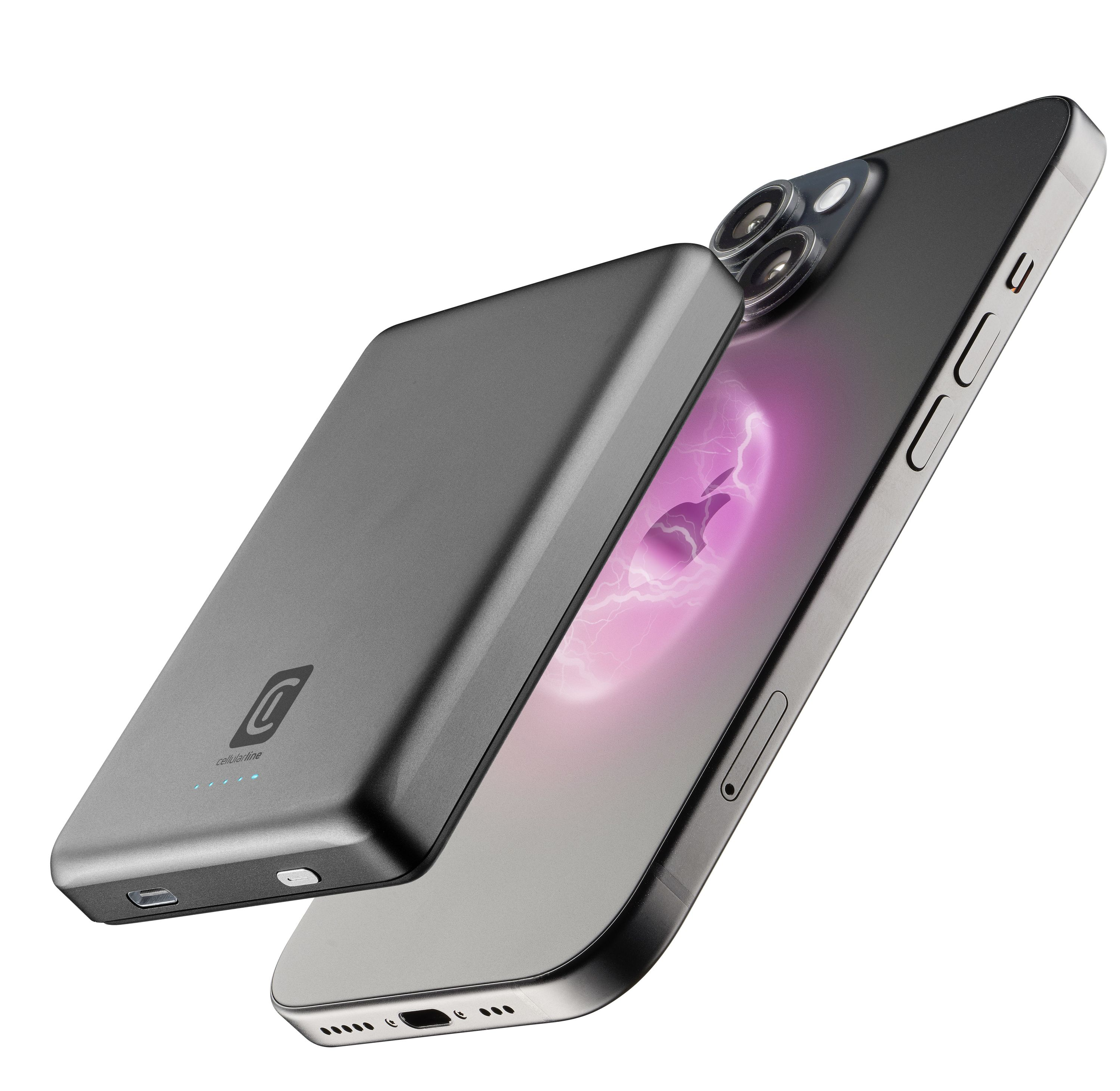 Pembe ekranlı siyah bir iPhone'un yanında siyah bir powerbank, powerbank'in üzerinde beyaz bir logo var.