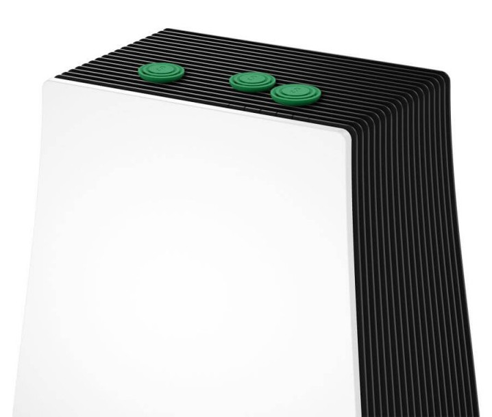 Biało-czysty oczyszczacz powietrza z trzema zielonymi przyciskami na górze.