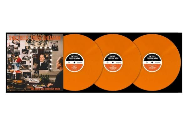 Drei orangefarbene Schallplatten neben einem Albumcover mit einem Mann und einem Spiegel.