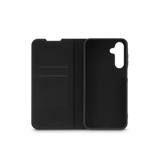 Schwarzes Flip-Case und Handyhülle auf weißem Hintergrund.