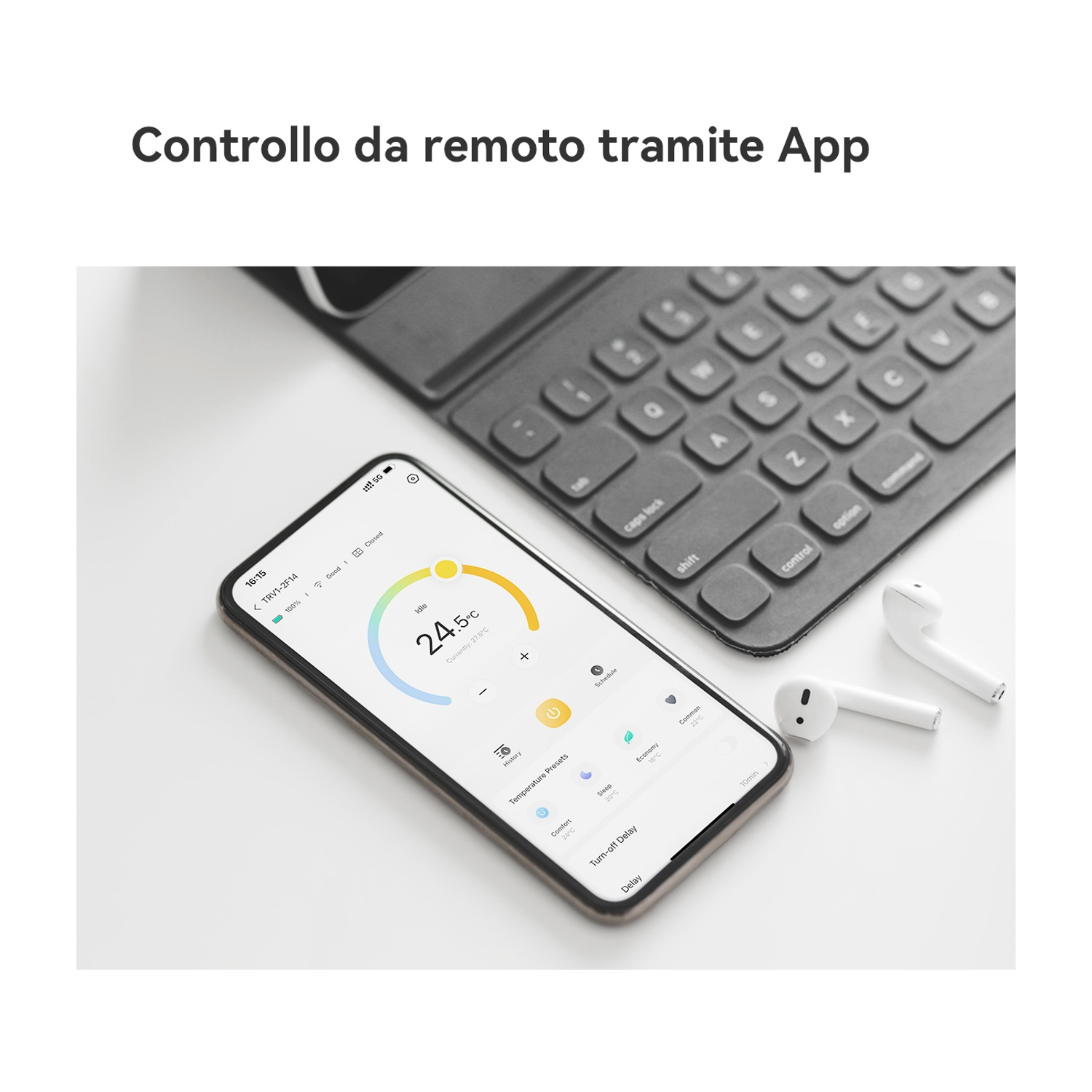 Smartphone che mostra un'app per il controllo della temperatura, con tastiera e auricolari.