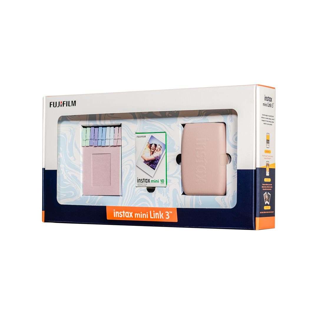 Instax mini Link 3 yazıcı kiti. Pembe yazıcı, fotoğraf kağıdı ve küçük pembe fotoğraf albümü.
