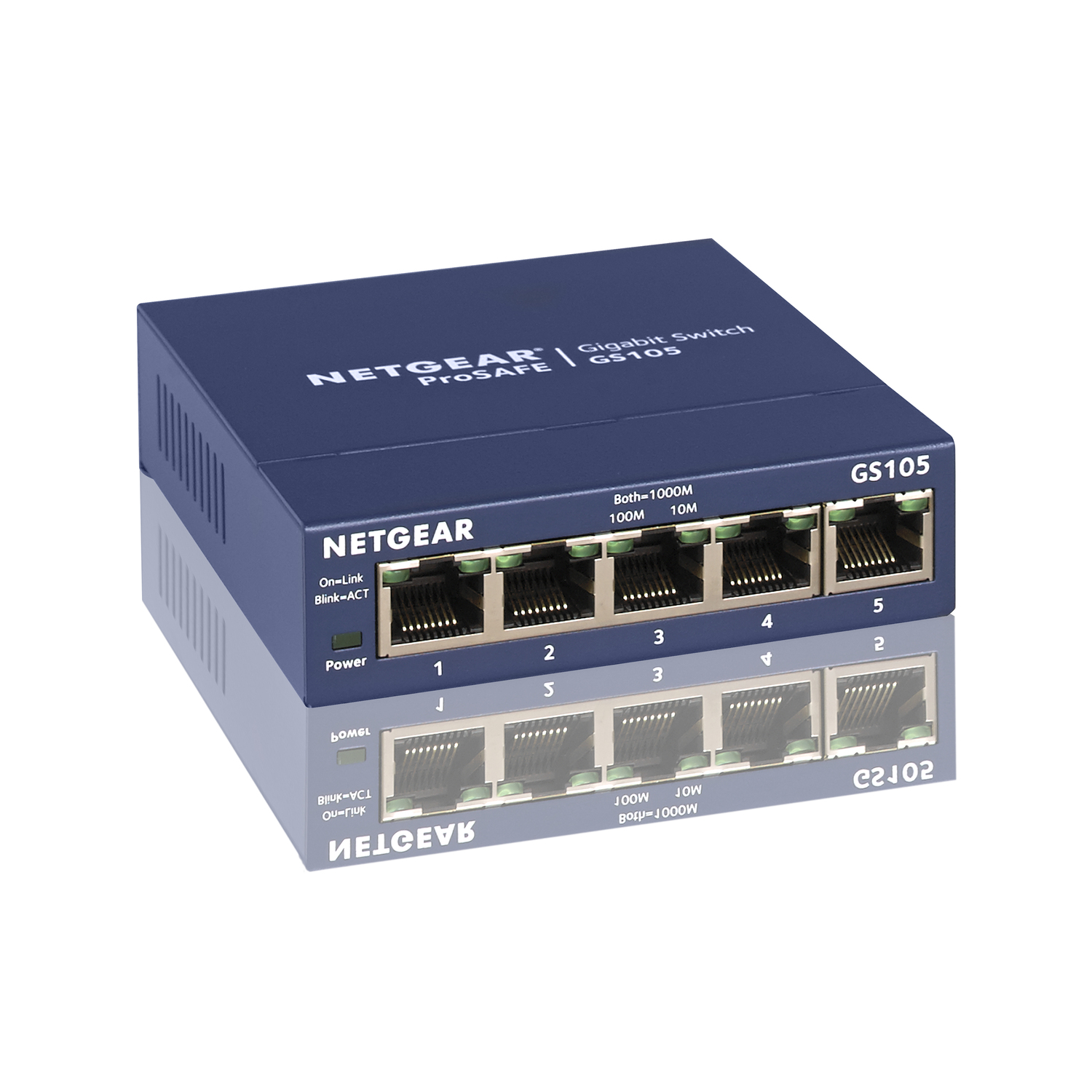 Un commutateur Gigabit Netgear ProSAFE GS105 bleu avec cinq ports. Le commutateur est sur une surface réfléchissante.