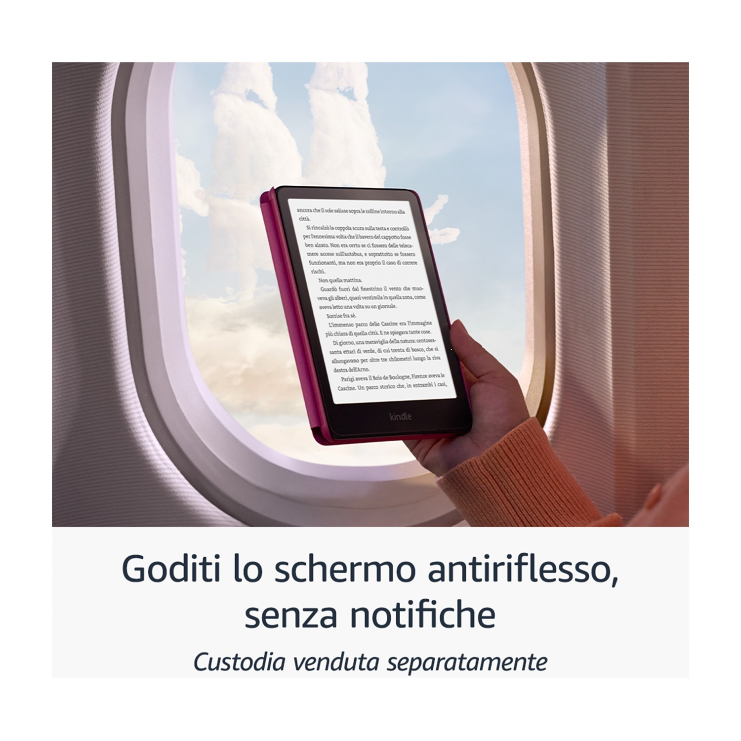 Persona con Kindle rosa con testo sullo schermo, vicino a una finestra.