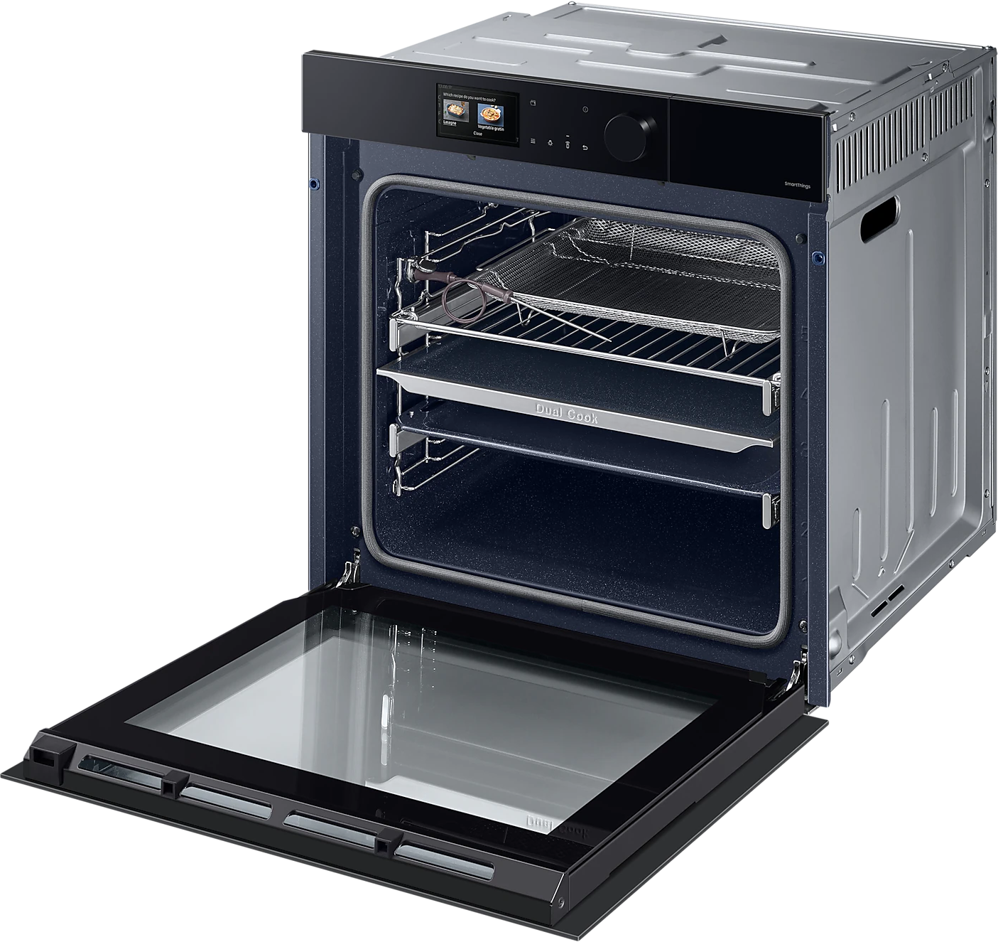 Ein geöffneter Backofen mit sichtbaren Innenregalen, schwarze Außenseite.