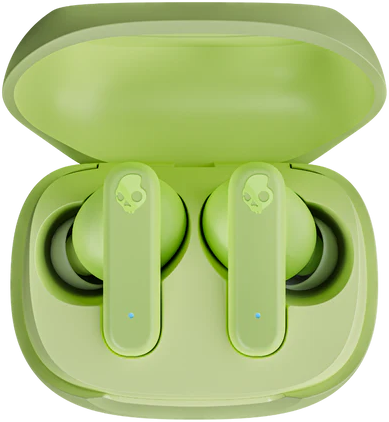 Lime zöld Skullcandy vezeték nélküli fülhallgató a töltőtokjában. Két fülhallgató látható, a fedél nyitva van.