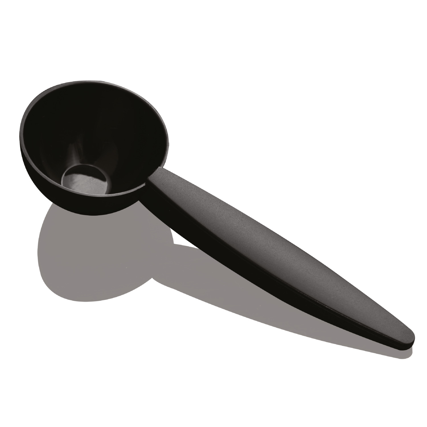 Louche noire avec un long manche. La partie louche est en forme de bol.