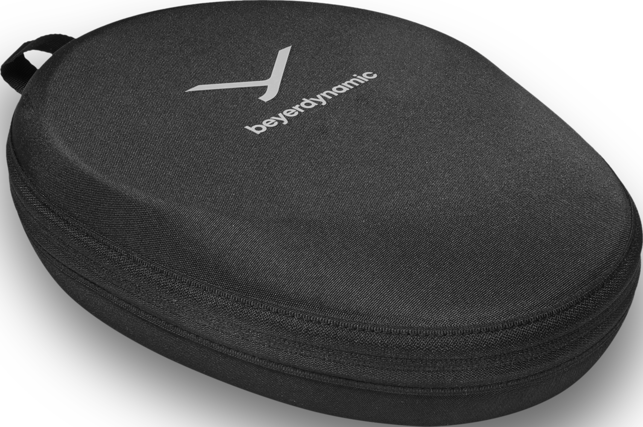 Custodia ovale nera con logo 'beyerdynamic' e chiusura a zip, su sfondo bianco.