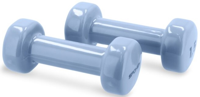 Dwie jasnoniebieskie hantle leżące na białym tle. Waga wynosi 1,5 kg.