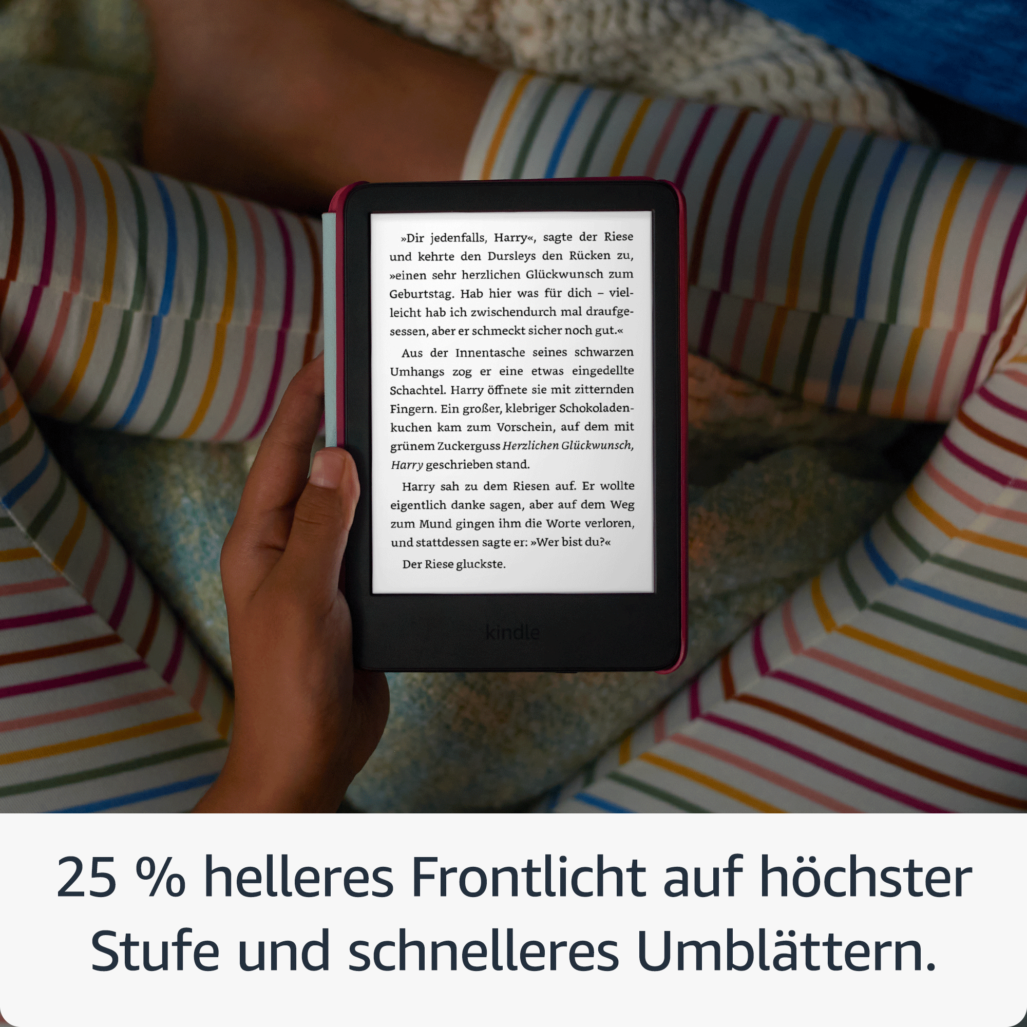 Kindle E-Reader, schwarz und rot, mit Text auf dem Bildschirm.