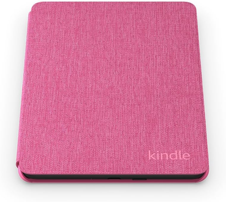 Funda Kindle rosa sobre blanco. La palabra kindle es visible. La funda está cerrada.