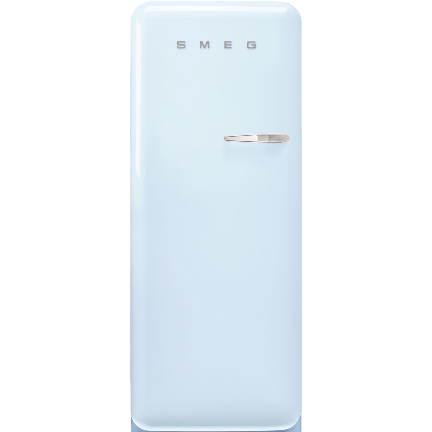 Un réfrigérateur SMEG bleu clair avec une poignée chromée sur fond noir.