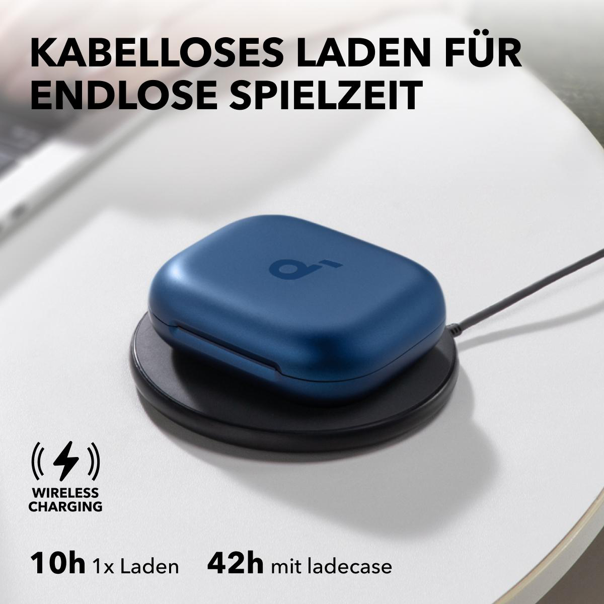 Ein blaues Ladecase auf einem schwarzen kabellosen Ladegerät, mit Text über kabelloses Laden.