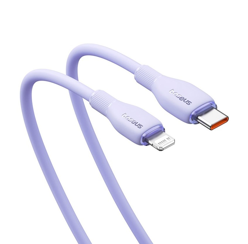 Beyaz zemin üzerinde iki adet leylak rengi USB-C - Lightning kablosu.