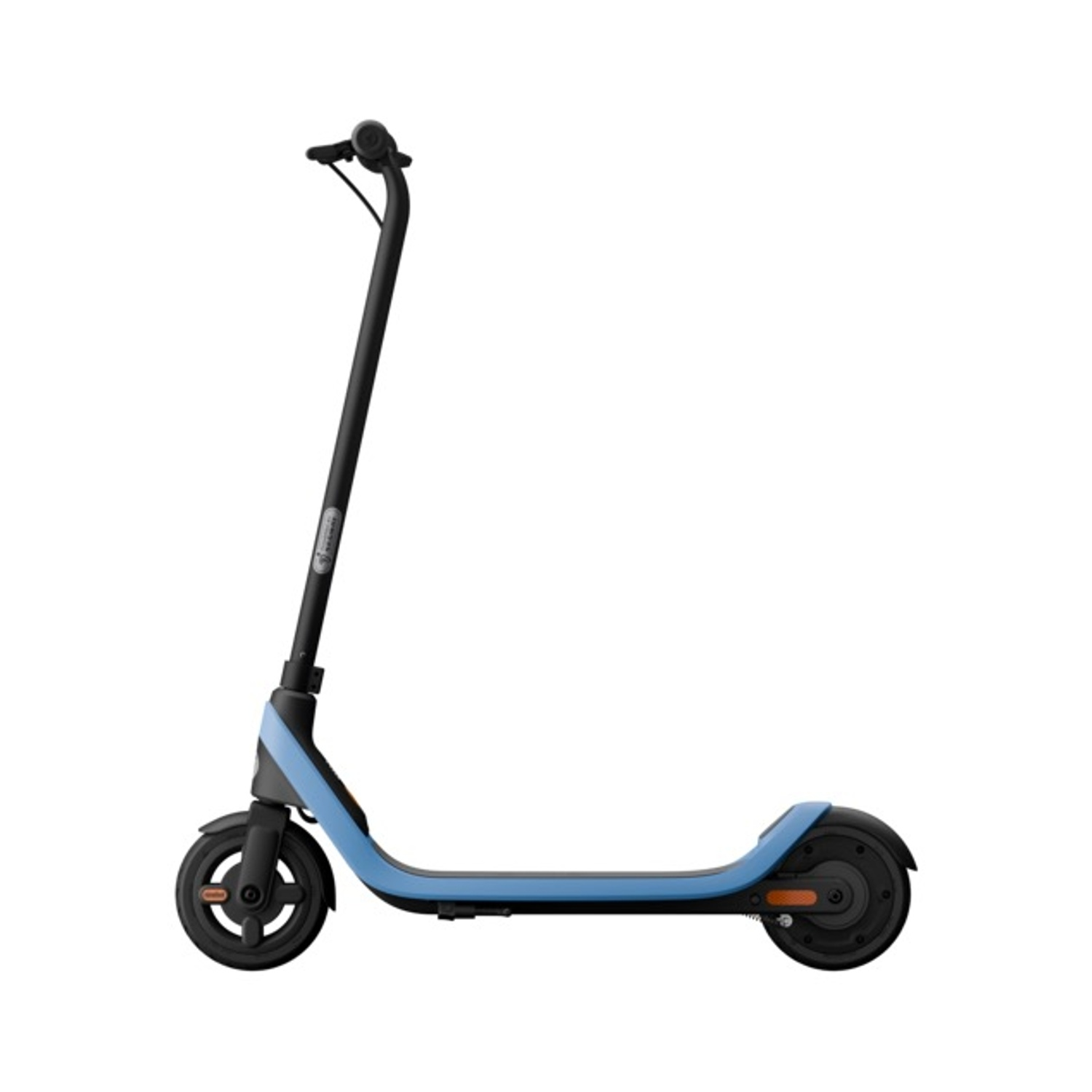 Scooter elettrico blu e nero. È su sfondo bianco. Ha un manubrio nero.