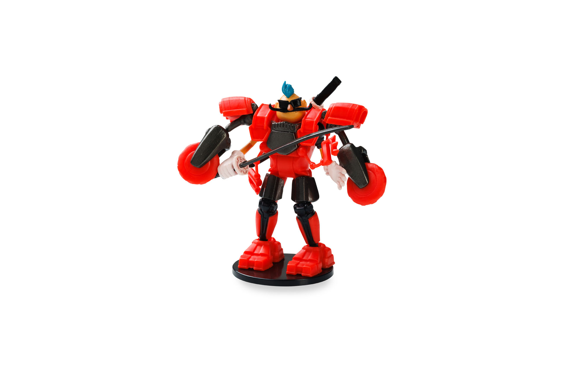 Roter und schwarzer Roboter-Spielzeug mit Schwert. Der Roboter hat einen Irokesenschnitt und Sonnenbrille.