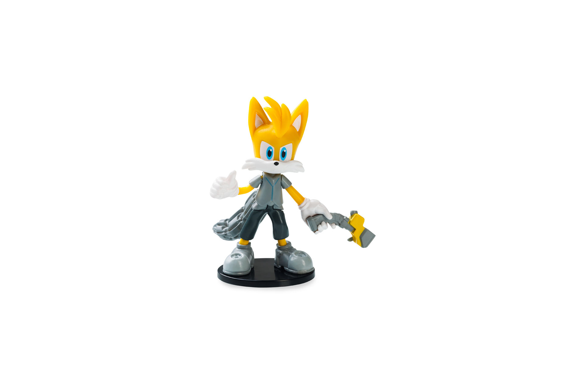 Eine Sonic the Hedgehog Figur, Tails, als kleine Figur, die einen Schraubenschlüssel hält.