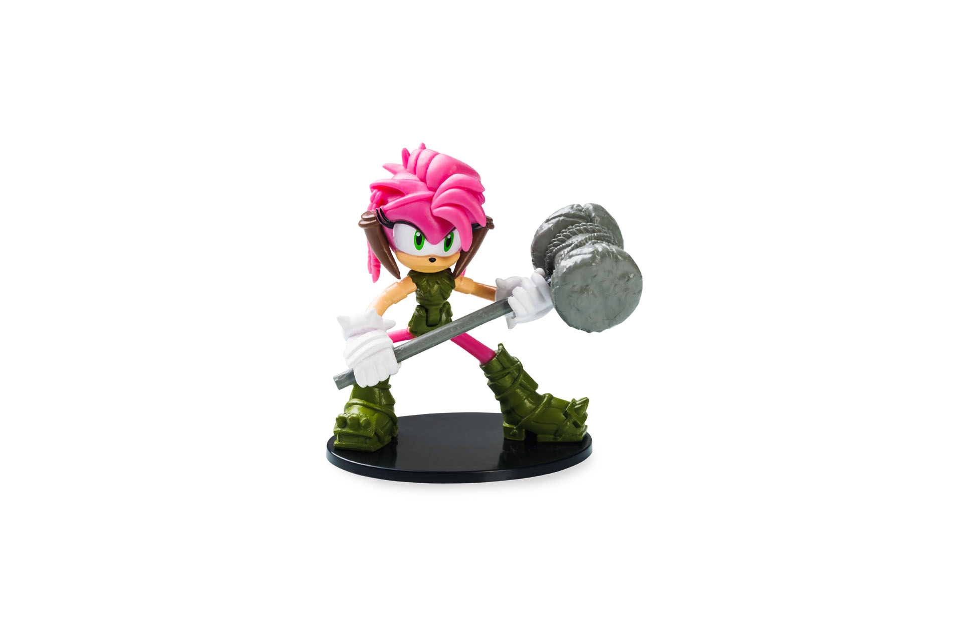 Eine pinke Amy Rose Figur mit Hammer, auf weißem Hintergrund.