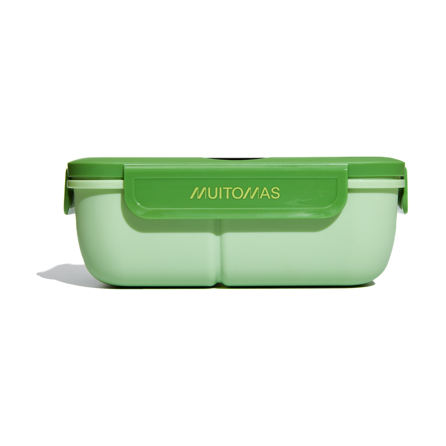 Portapranzo verde con coperchio e la scritta 'MUITOMAS' stampata.