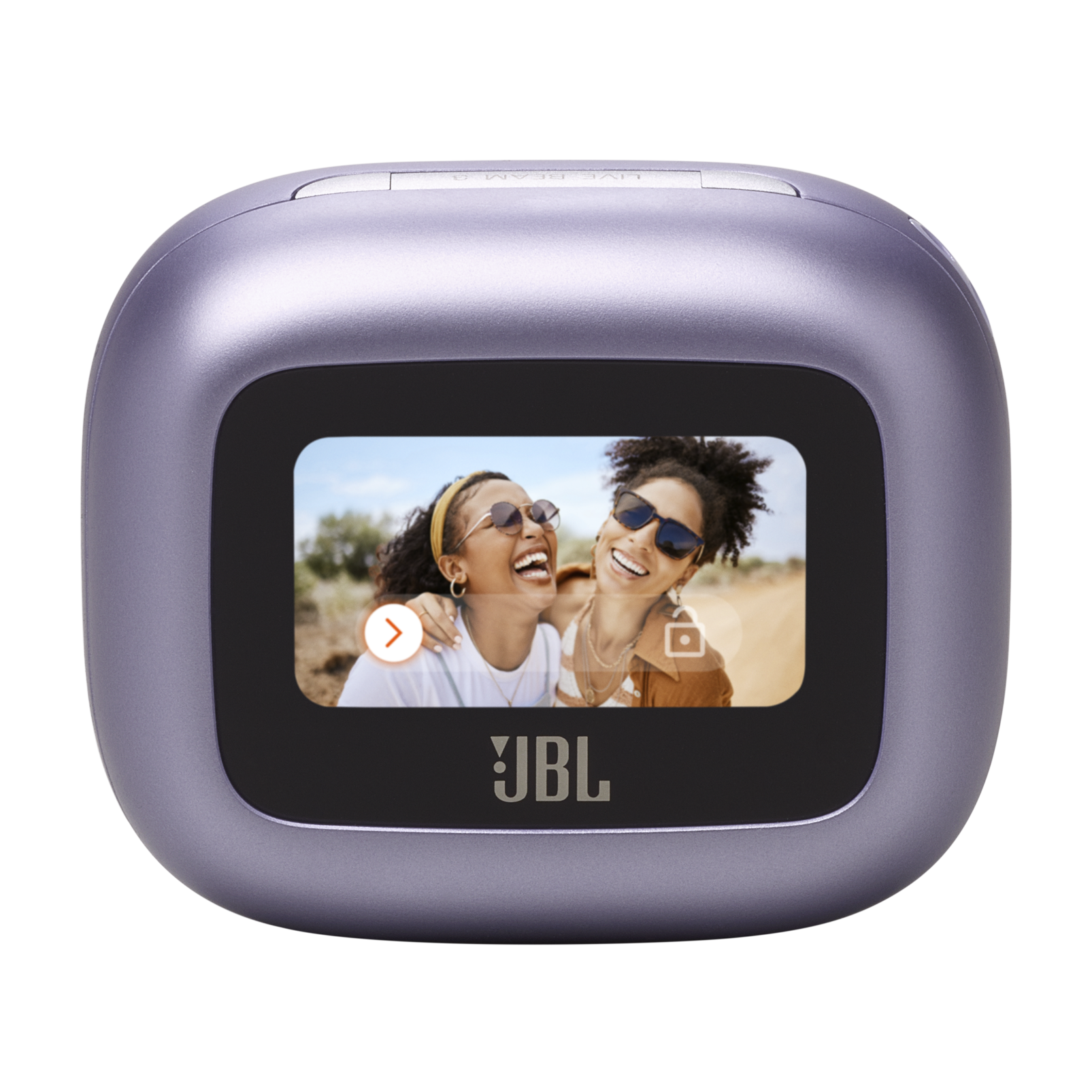 Ekranında iki kadının gülümsediği JBL kamera. Kamera leylak renginde.