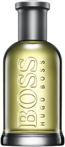Een heldere glazen fles BOSS Hugo Boss parfum, met een metalen dop en een gele vloeistof.