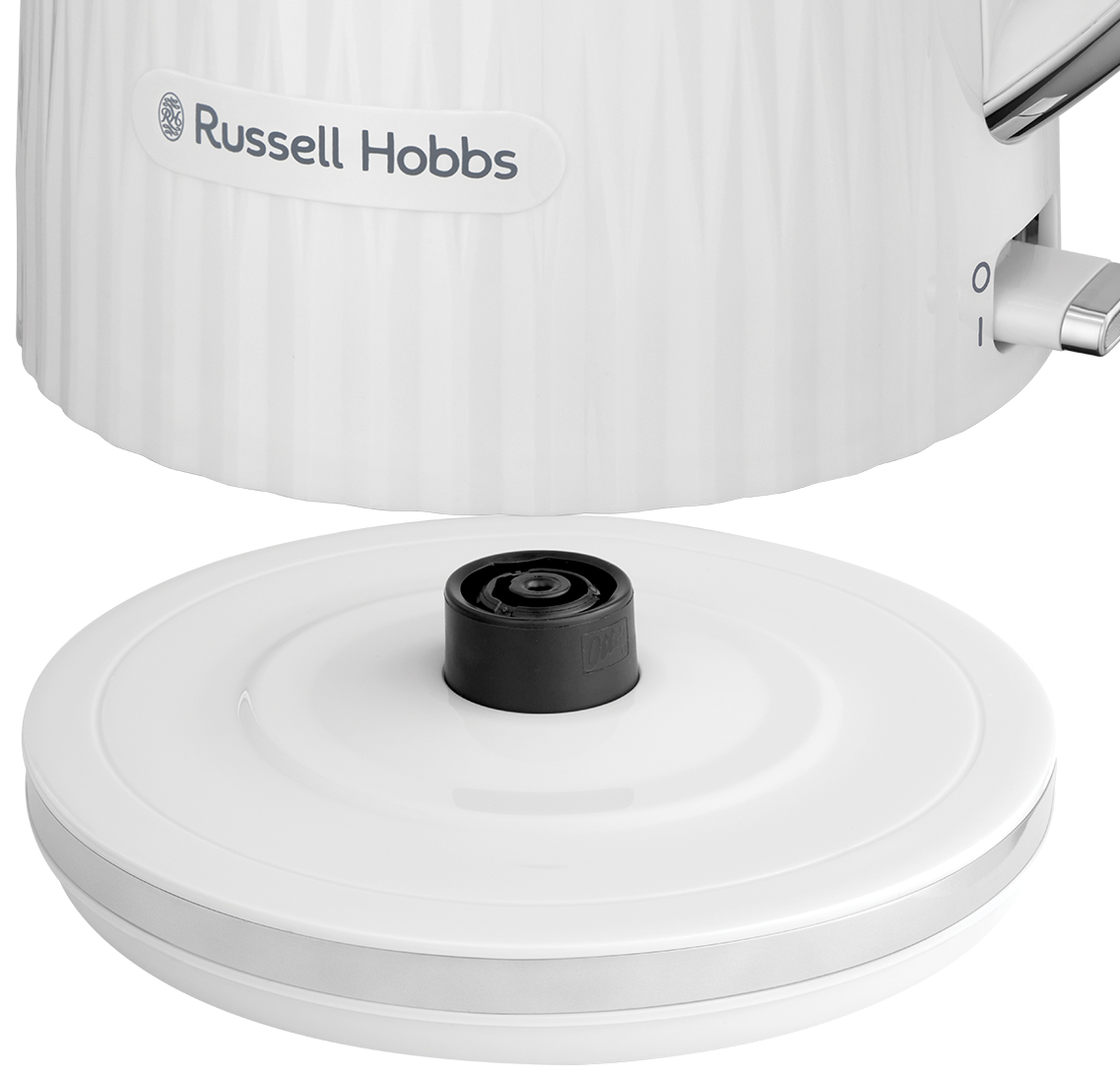 Fehér Russell Hobbs vízforraló alap. Fekete alap fehér peremmel. A Russell Hobbs logó látható.
