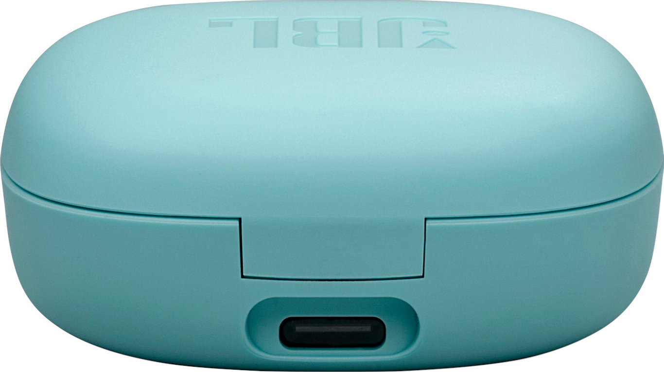 Una custodia di ricarica per auricolari JBL blu chiaro con il logo JBL.