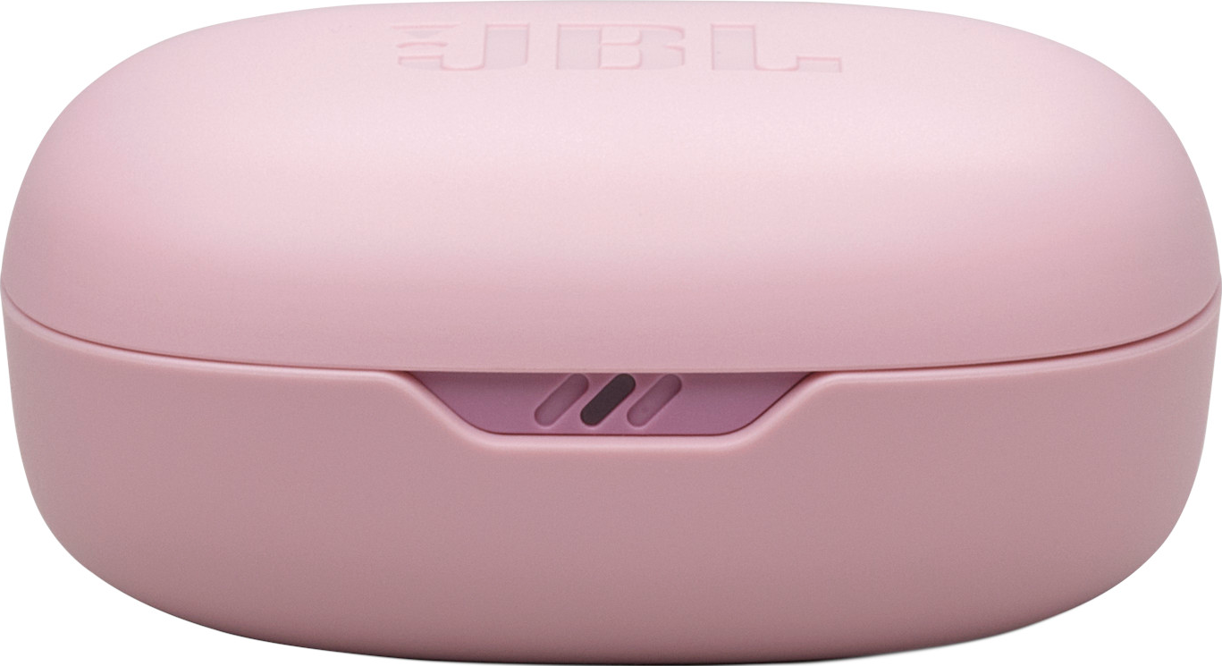 Ein pinkfarbenes JBL-Ladecase. Das Case ist geschlossen, JBL-Logo und Speakerlöcher sichtbar.