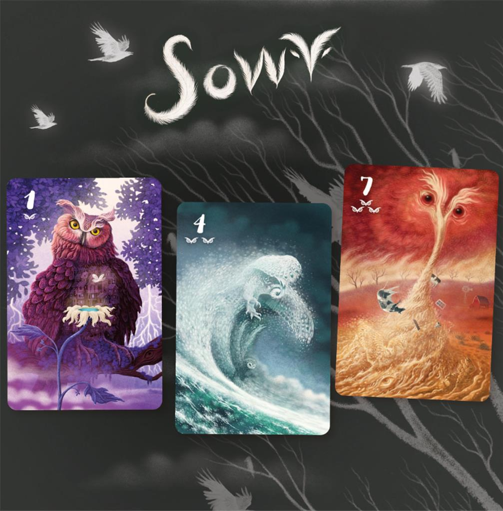 Trzy ilustrowane karty tarota z sowami, falami i ognistą postacią pod tytułem 'Sowr'.