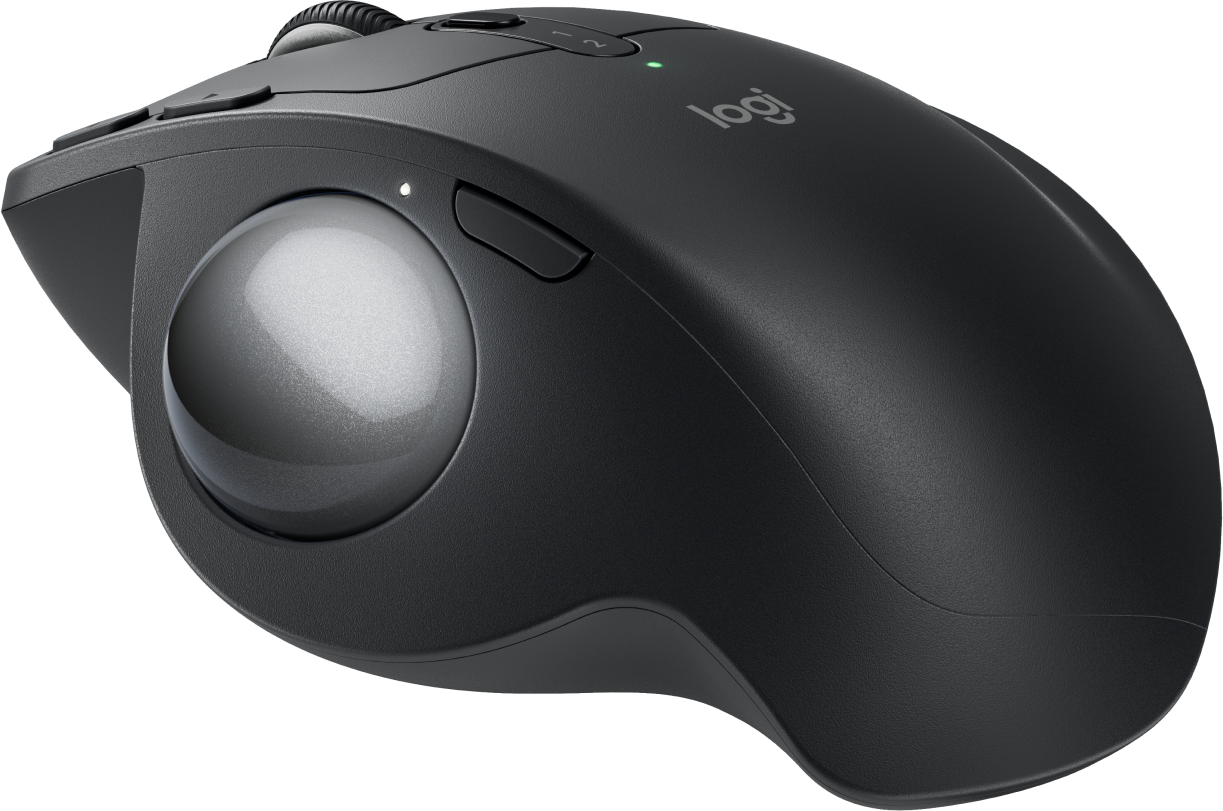 Souris trackball Logitech noire, avec boule argentée et boutons, vue en angle, fond sombre.