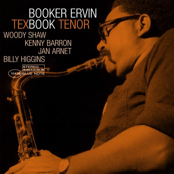 Pochette d'album de Booker Ervin. Un musicien joue du saxophone. Texte en haut sur fond sombre.