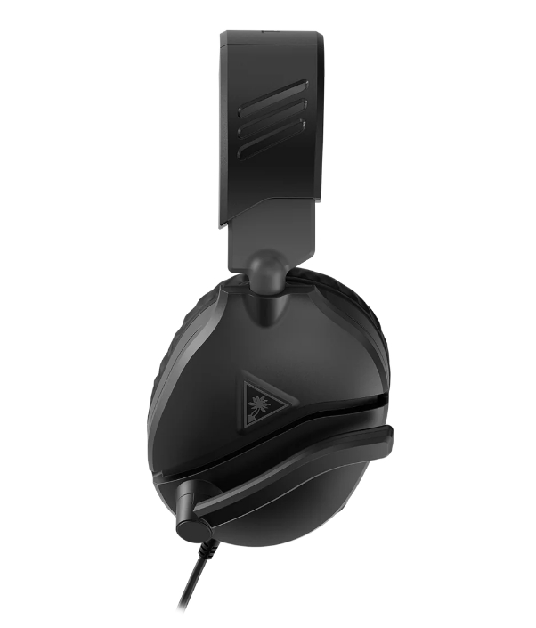 Czarny zestaw słuchawkowy do gier Turtle Beach. Zestaw słuchawkowy jest skierowany do przodu i lekko uniesiony.