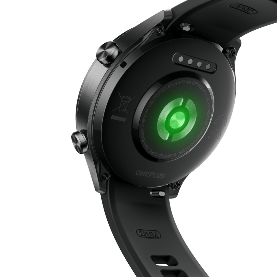 Czarny smartwatch OnePlus, pokazujący tył z zielonym czujnikiem tętna i czarnym paskiem.