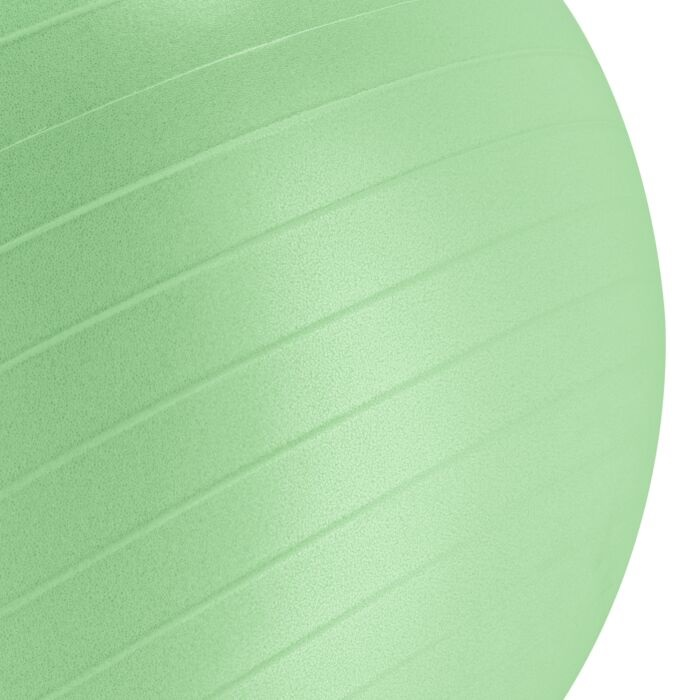 Zbliżenie na jasnooliwkową powierzchnię piłki gimnastycznej z poziomymi żebrami.