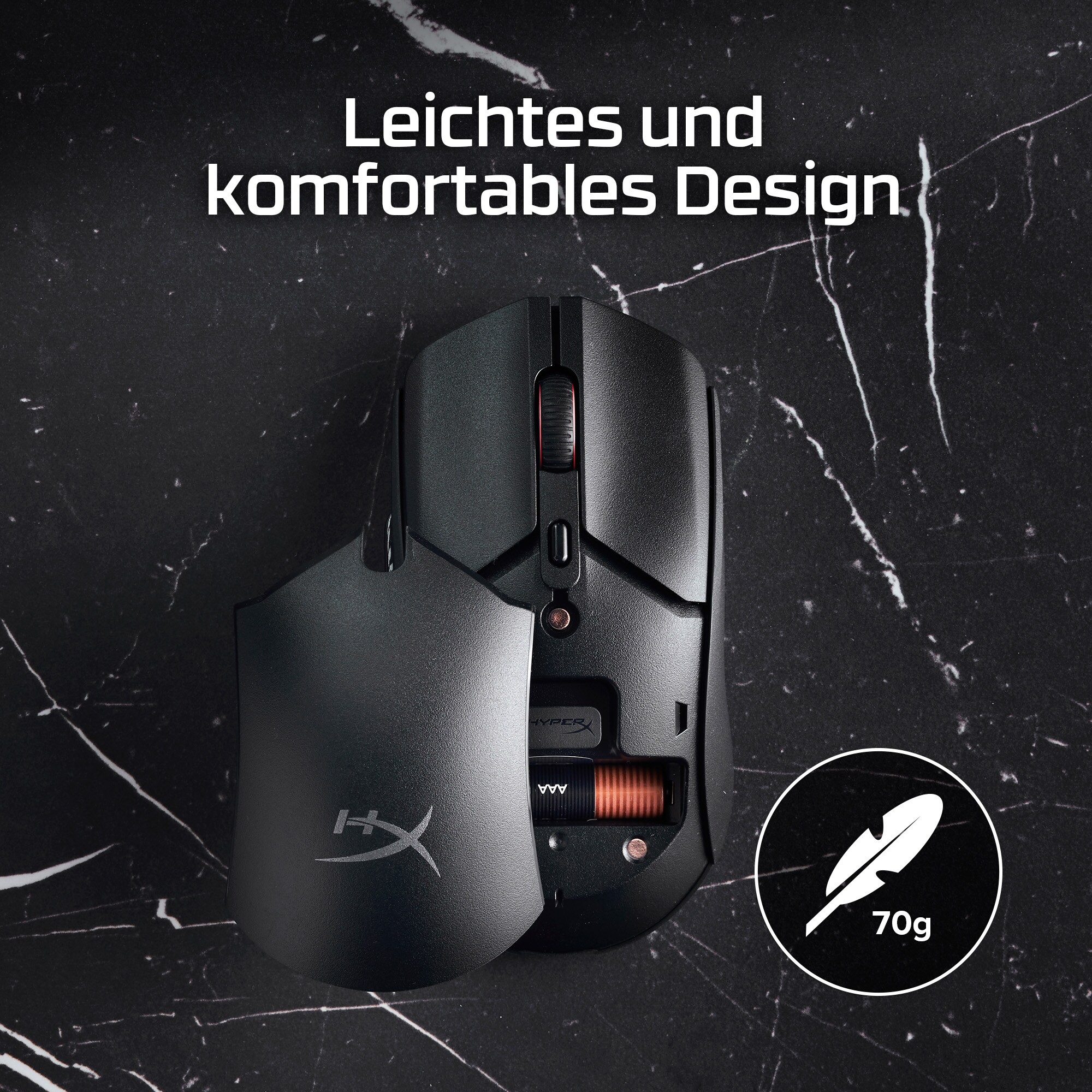 Souris gaming HyperX noire avec côté amovible. Une pile AAA est présente sur le côté.