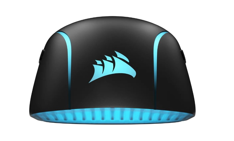 Siyah oyun faresi. Corsair logosu. Taban çevresinde mavi LED aydınlatma.