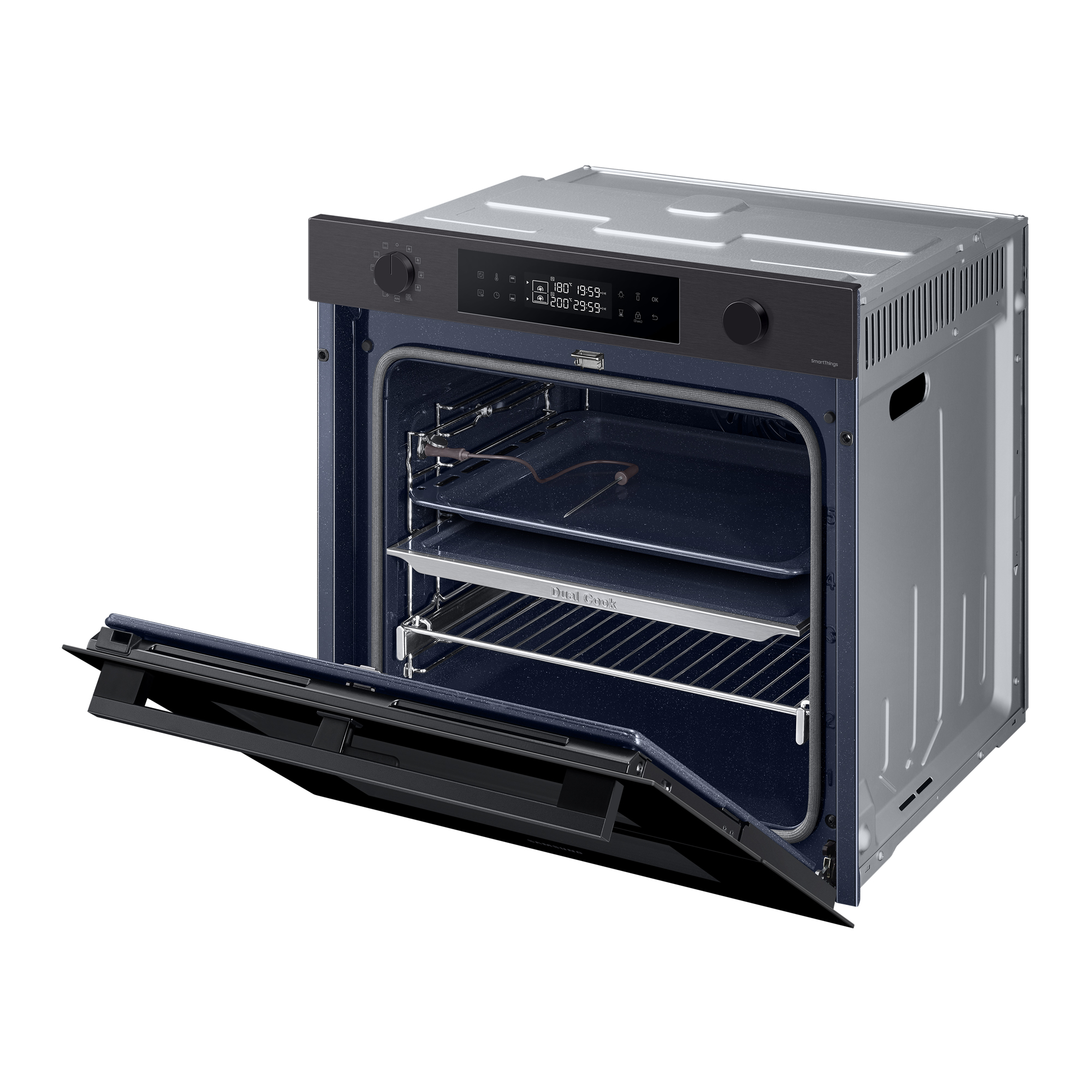 Horno negro con la puerta abierta, mostrando estantes e interior.